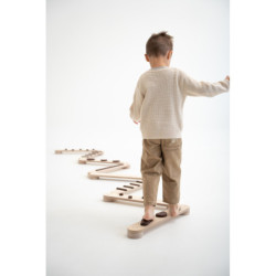 Poutre d’équilibre Montessori en bois – 8 barres bois foncé