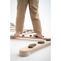 Poutre d’équilibre Montessori en bois – 8 barres bois foncé