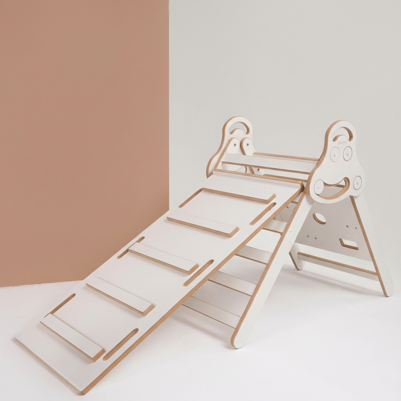 Échelle Pikler mur d'escalade en bois et grand toboggan Montessori