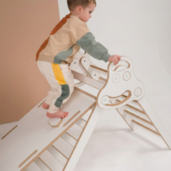 Échelle de Pikler Montessori en bois avec grand toboggan