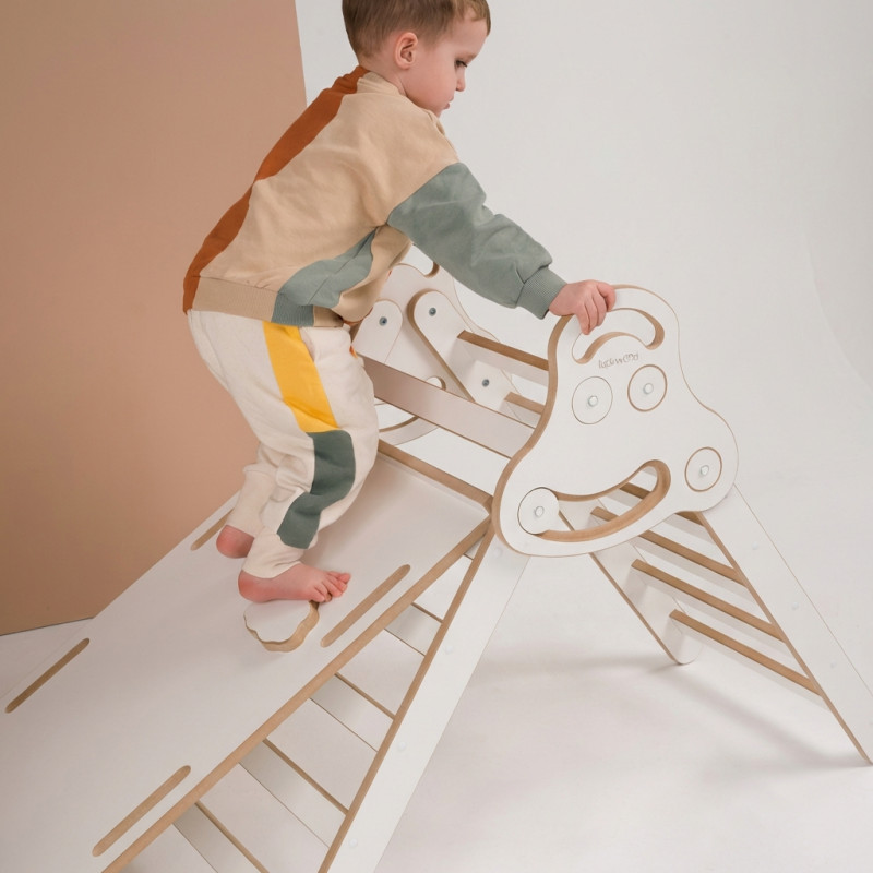 Échelle de Pikler Montessori en bois avec grand toboggan