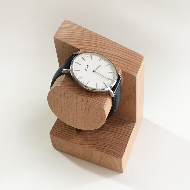 Georges, support en bois - Présentoir pour montre et bracelet - Photo 1 avec montre