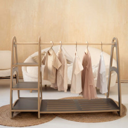 Armoire Montessori en bois grise avec 5 cintres enfant