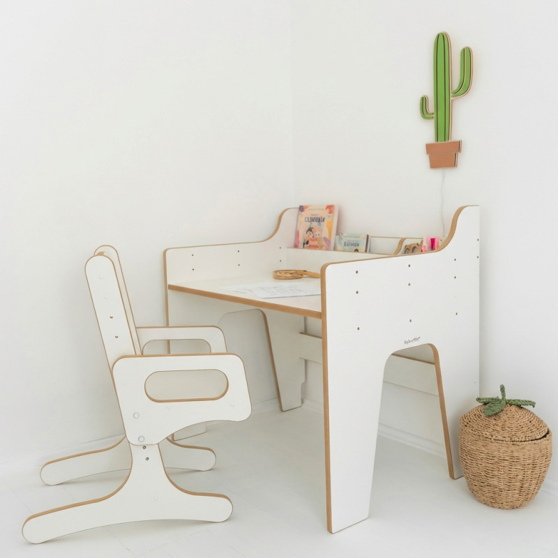 Bureau enfant Montessori en bois réglable