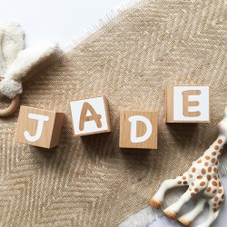 Wooden first name cubes - White letters - Photo 1