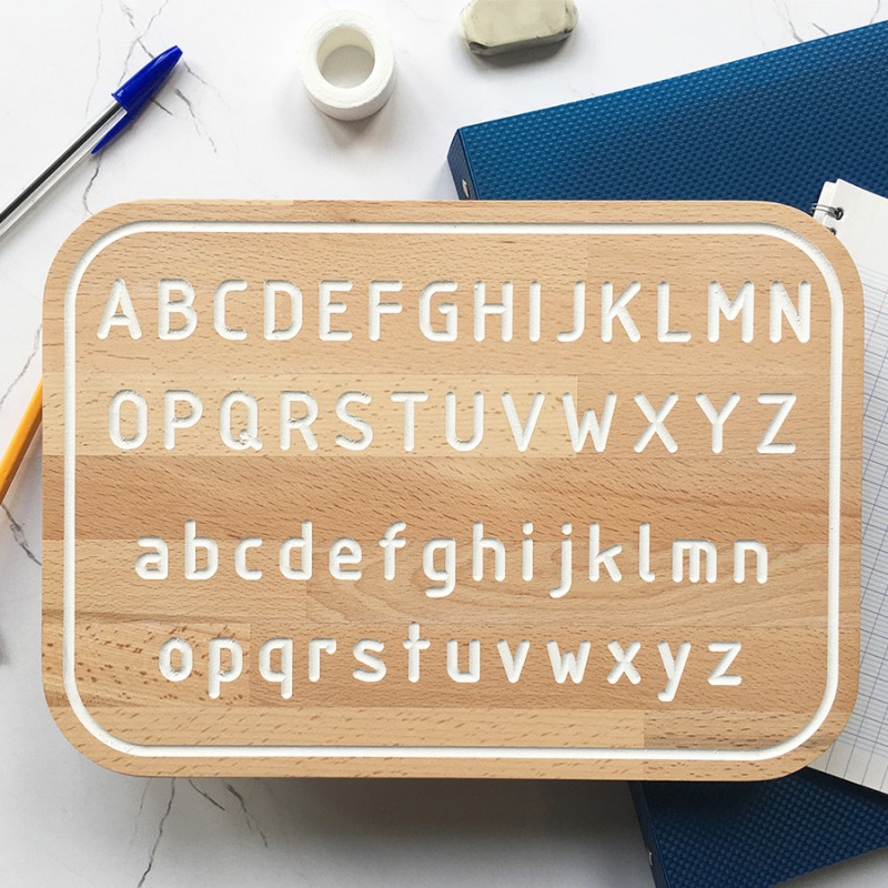 Simone, la planche Alphabet de traçage Montessori en bois - Photo couverture