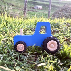 Joseph the Little Tractor - Azul - Juguete de madera - Portada de fotos