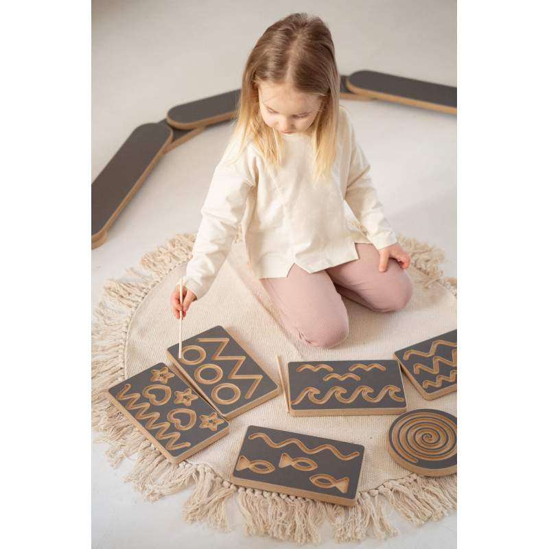 Tablettes graphomotrices Montessori en bois gris (6 pièces)