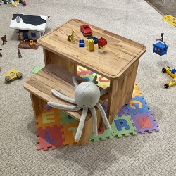Kindertisch aus Holz
